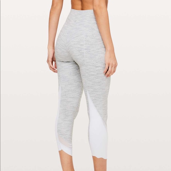 Lululemon Wunder Under Crop II - Picture 2 of 9